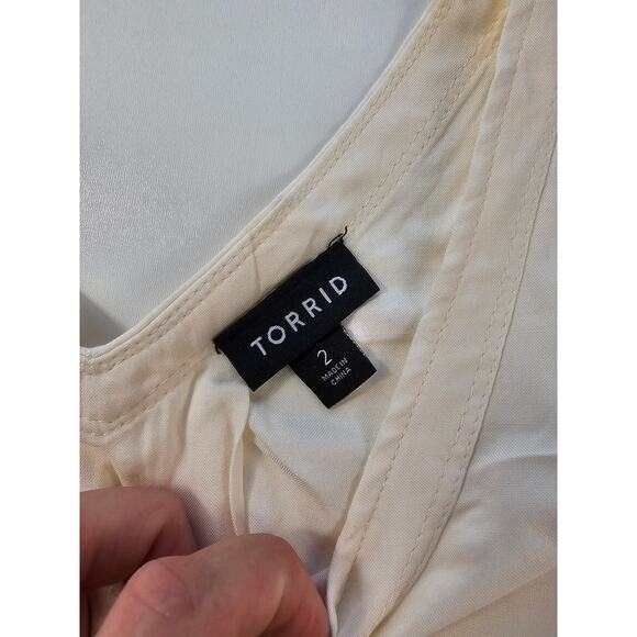 Torrid size 2 (L) ivory sleevless relaxed fit tank layering top career casual - Picture 5 of 8